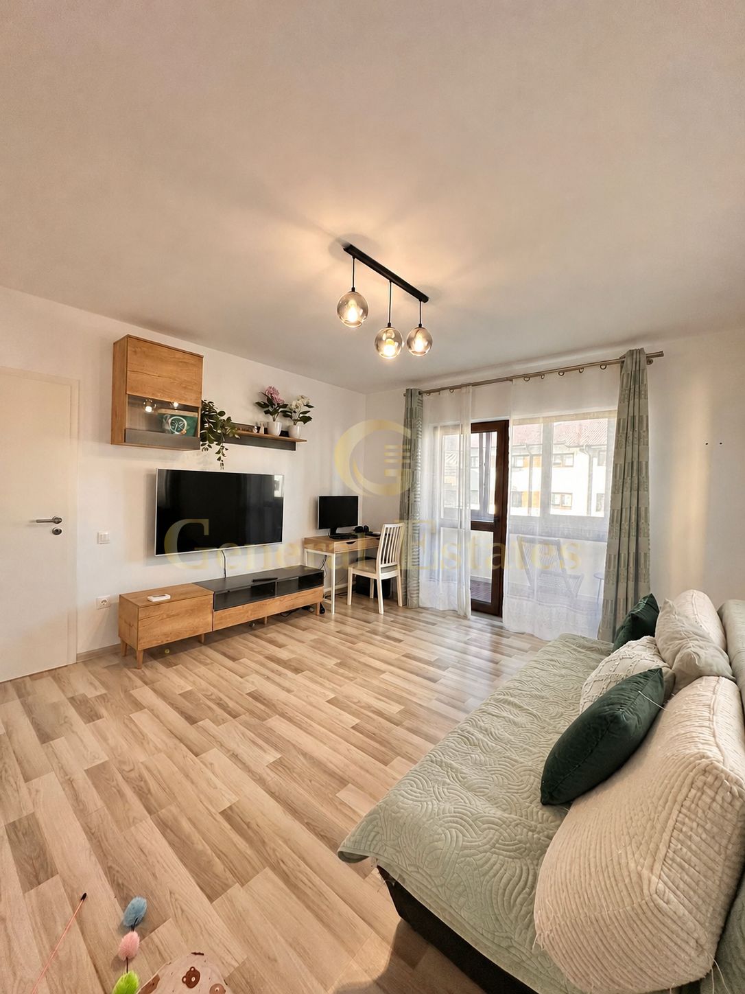 De vanzare apartament cu 3 camere | Sanpetru