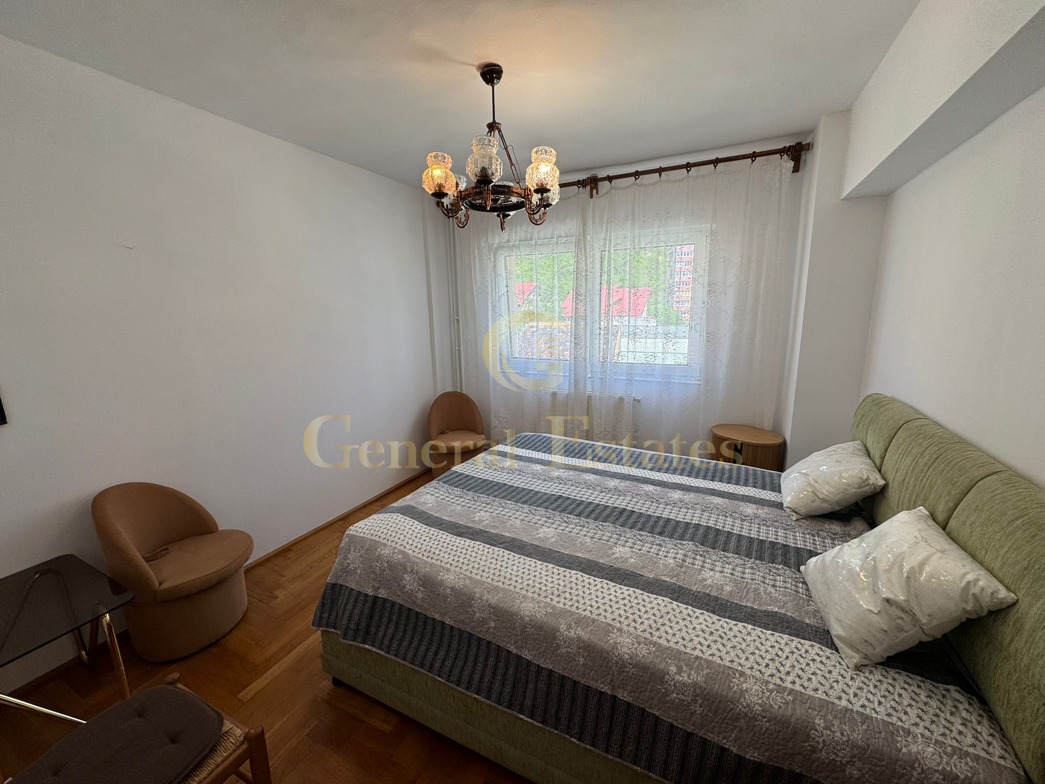 Apartament 3 camere de închiriat în Răcădău | Decomandat | Parcare
