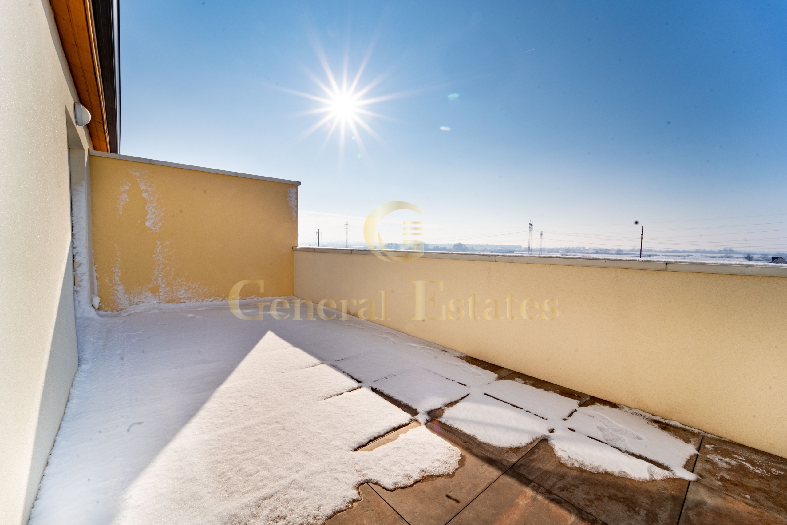 Penthouse cu 3 camere – eleganță contemporană în Blue Residence Sânpet