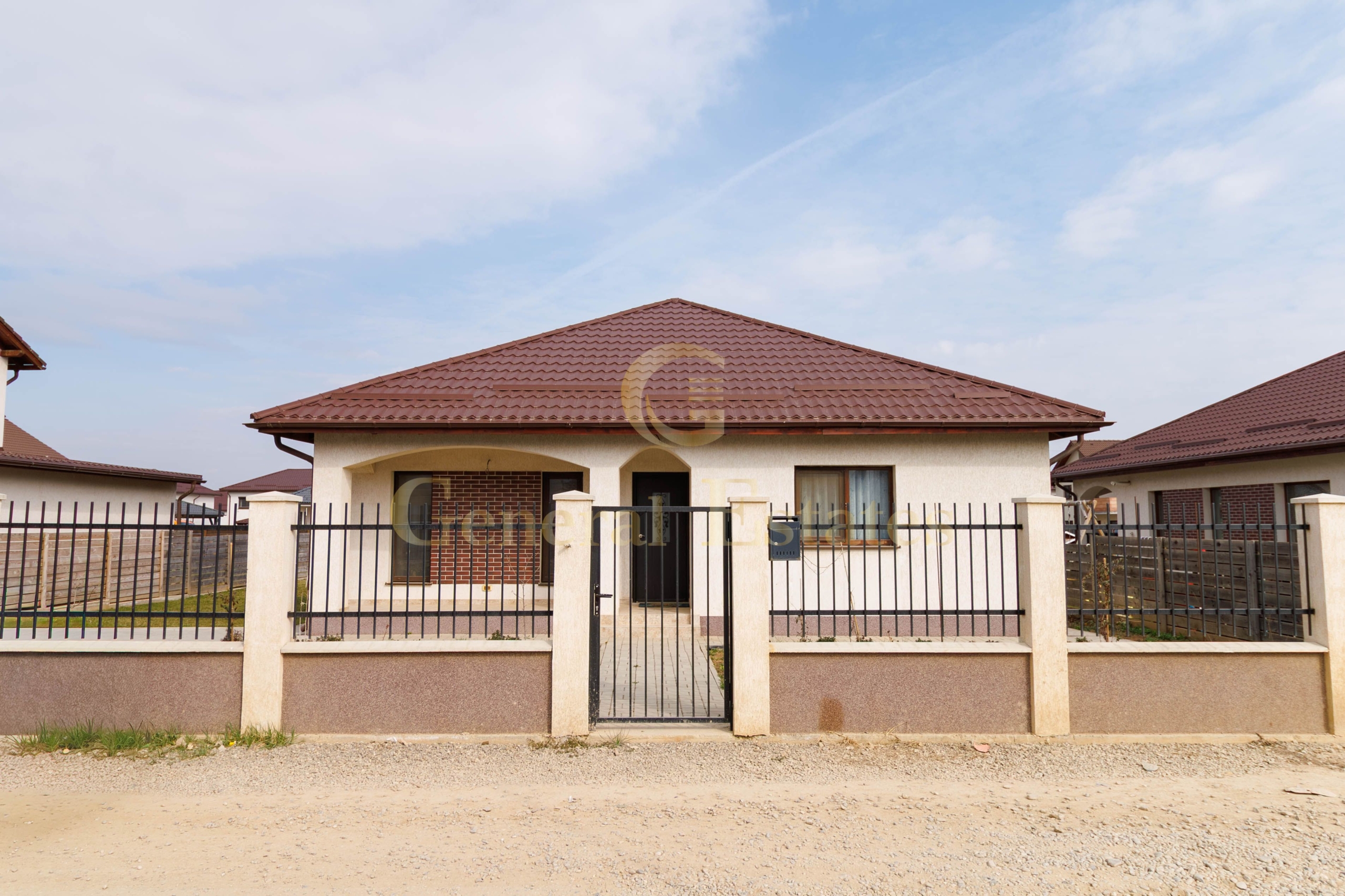 Casă 4 camere modernă cu curte | Cartier Izvor |