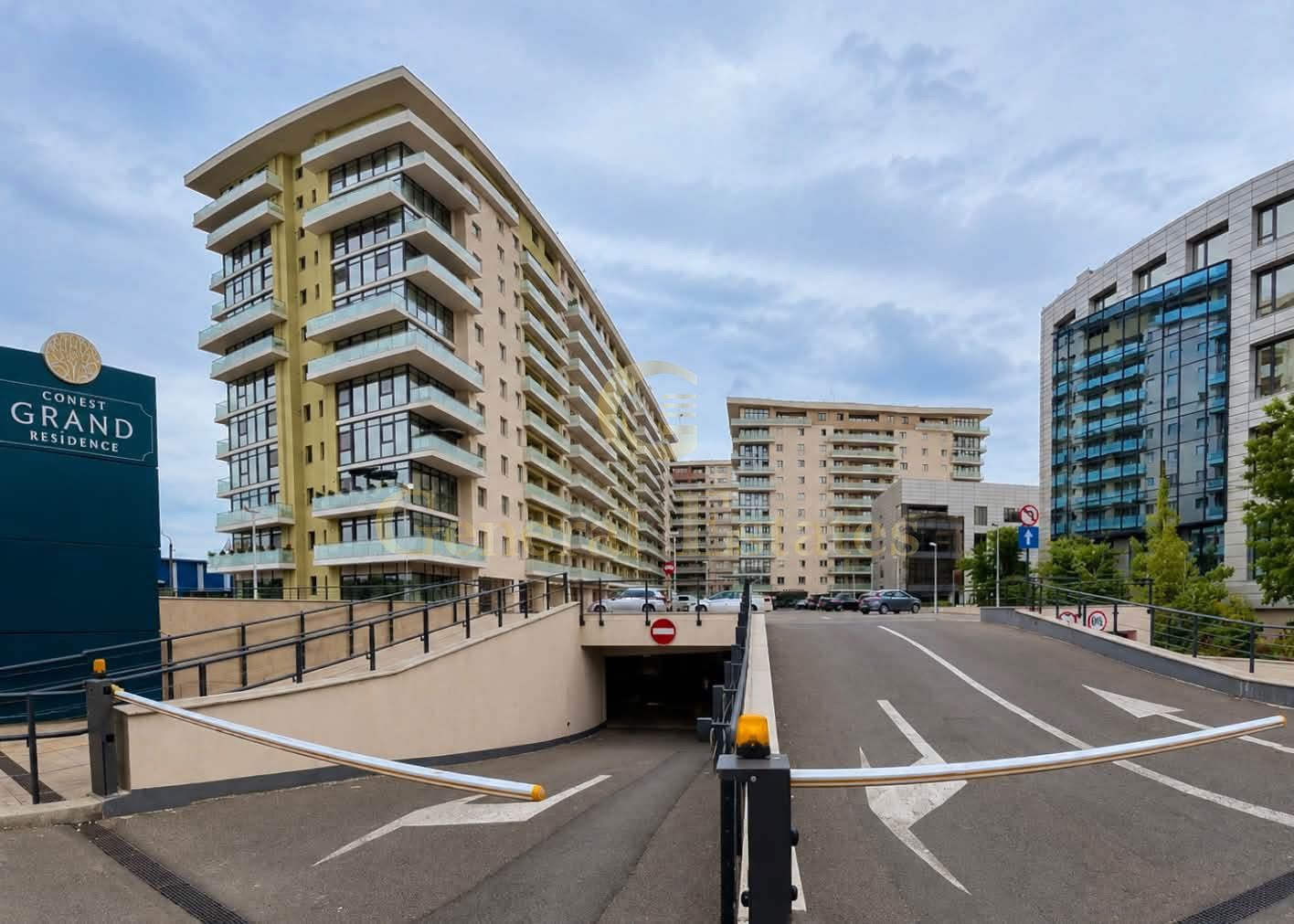 Vânzare apartament cu 3 camere Decomandat Zona Tudor – Iulius Mall